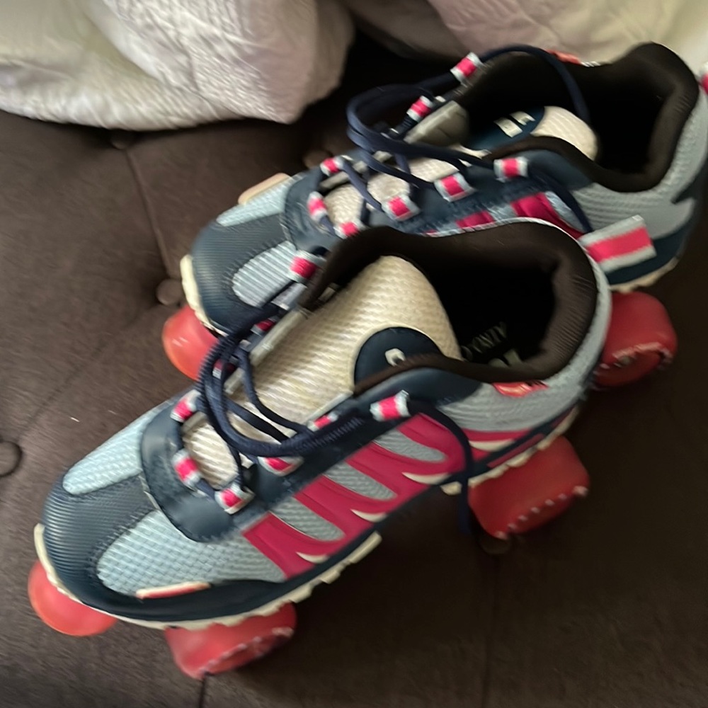 Sonic Cruiser size 7 roller skates